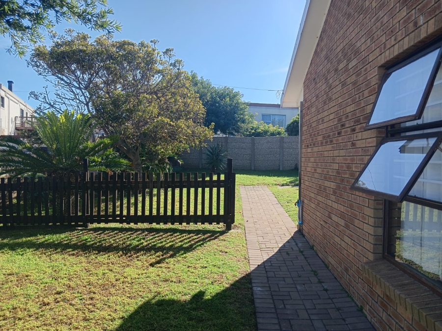To Let 3 Bedroom Property for Rent in Dana Bay Western Cape